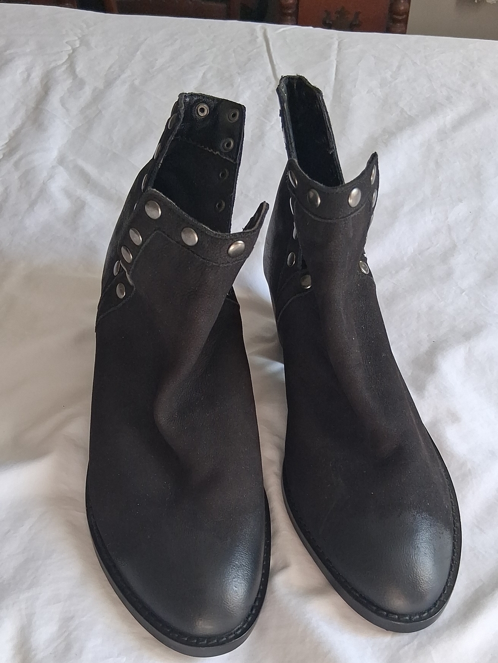 Vintage 7 eight Women's Black Studded Ankle Boots